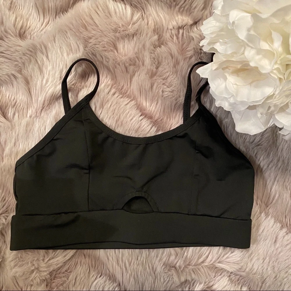 🐬🐬NEW! Black Sports Bra‎